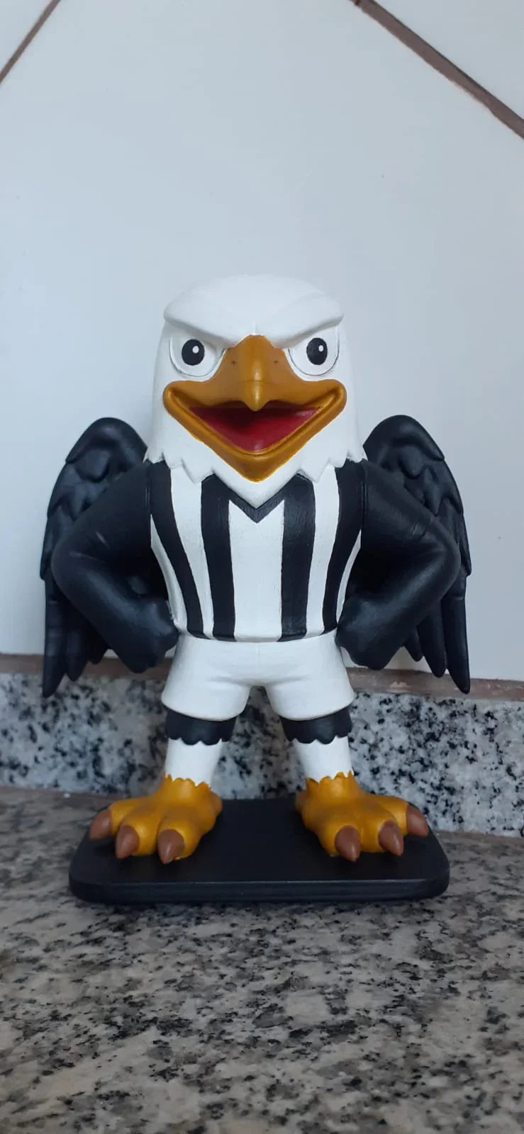 Estatueta Mascote do Corithians Gavião 16cm